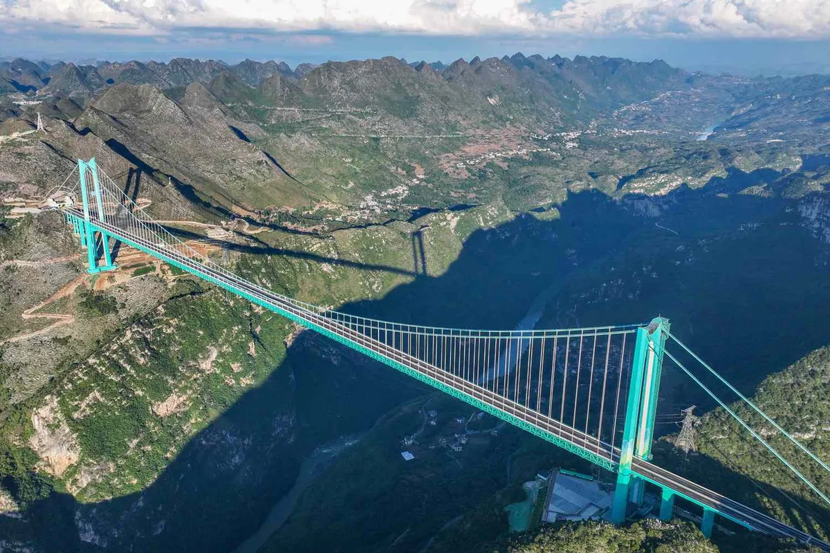 De Huajiang Grand Canyon-brug: 's Werelds Hoogste Brug Verrast Alle Verwachtingen