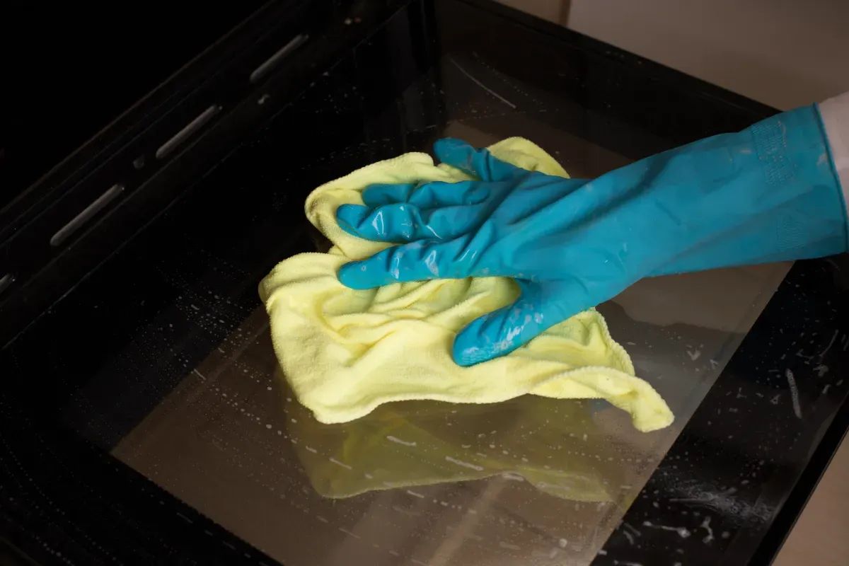 Het geheim van een stralend schone ovenruit